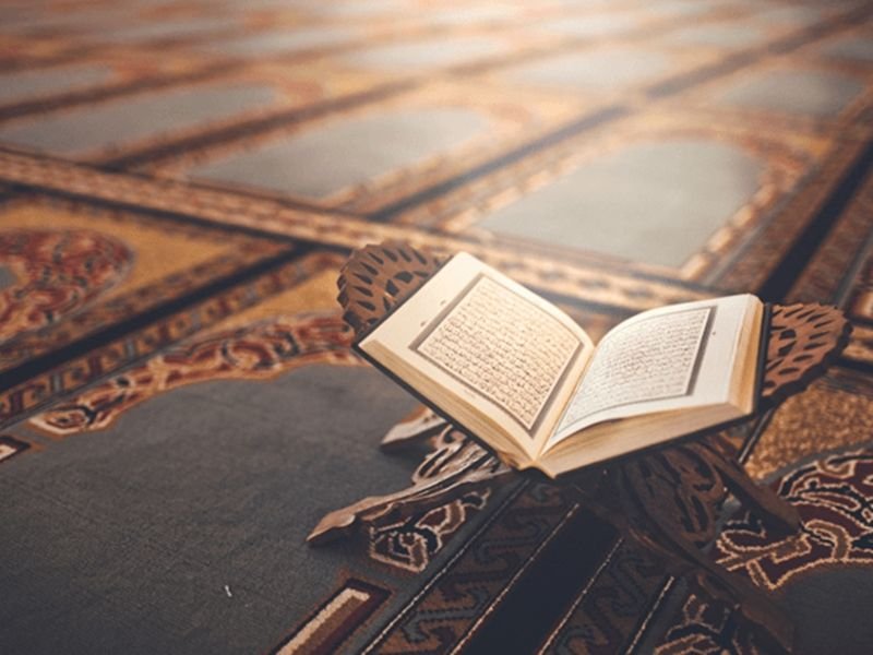 دور تكامل التفاهمات التفسيرية والفقهية الموسعة لآية "أوفوا بالعقد" في تطوير نظام العقد في الحضارة الإسلامية.