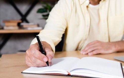 الإعلان عن امتيازات جميع دروس الفقه المعاصر لسنة (١٤۰٢ش – ٢۰٢٣م)